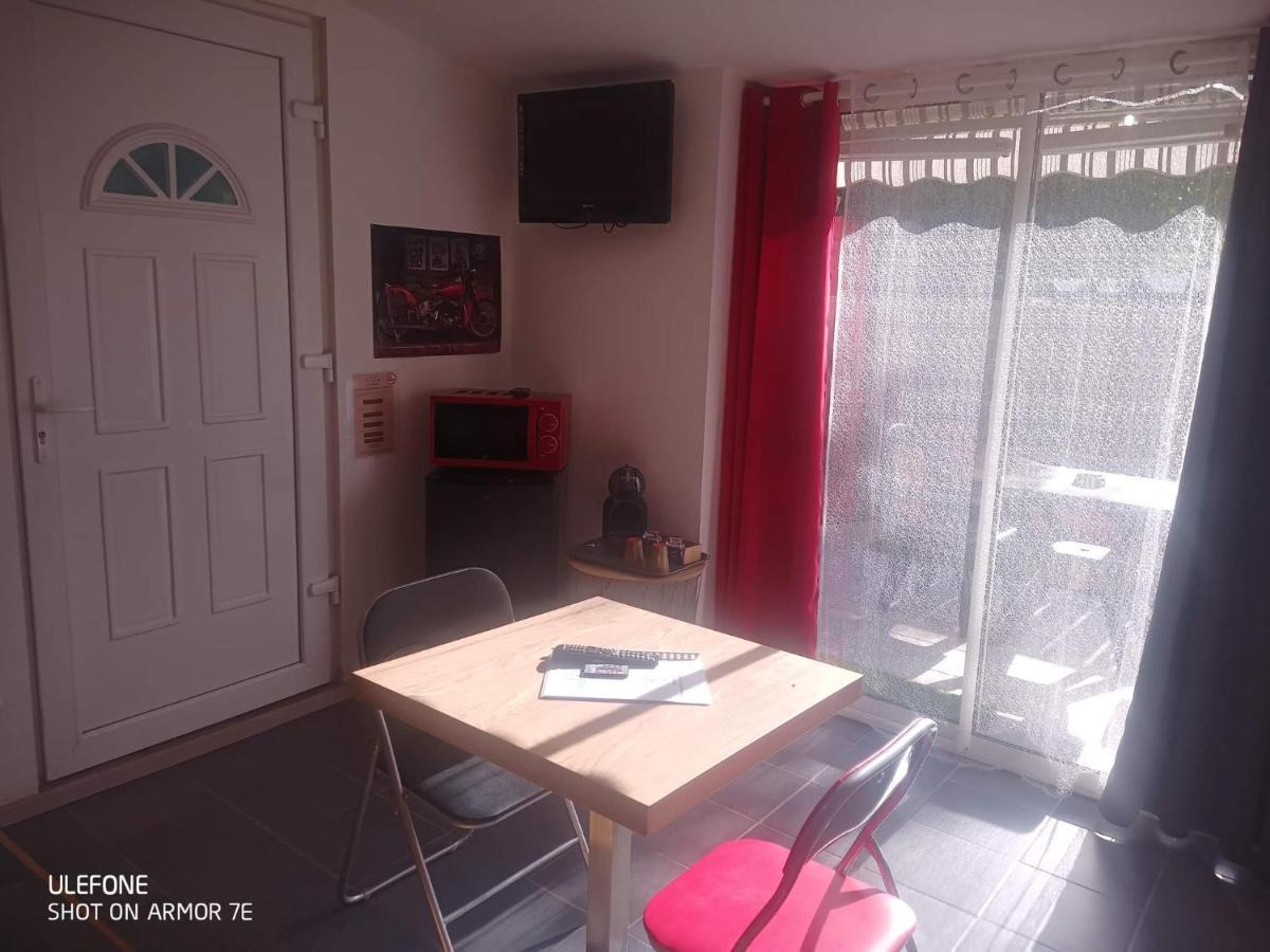 "Le Maloya" Chalets Independants -Chambre Balneo - Relais Motards Lacaune Ngoại thất bức ảnh