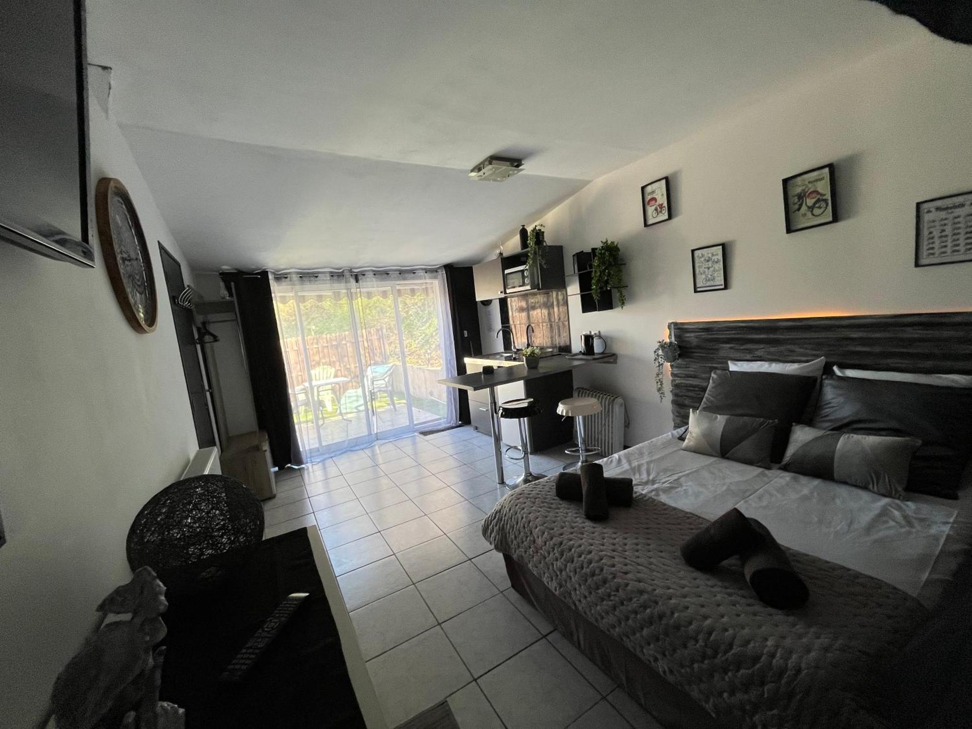 "Le Maloya" Chalets Independants -Chambre Balneo - Relais Motards Lacaune Ngoại thất bức ảnh