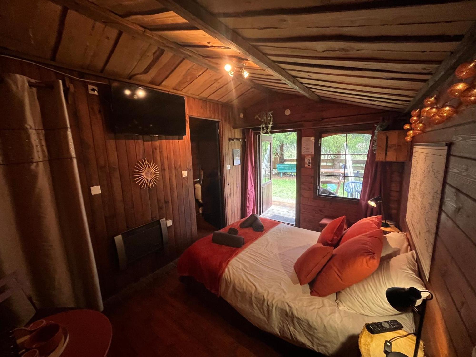 "Le Maloya" Chalets Independants -Chambre Balneo - Relais Motards Lacaune Ngoại thất bức ảnh