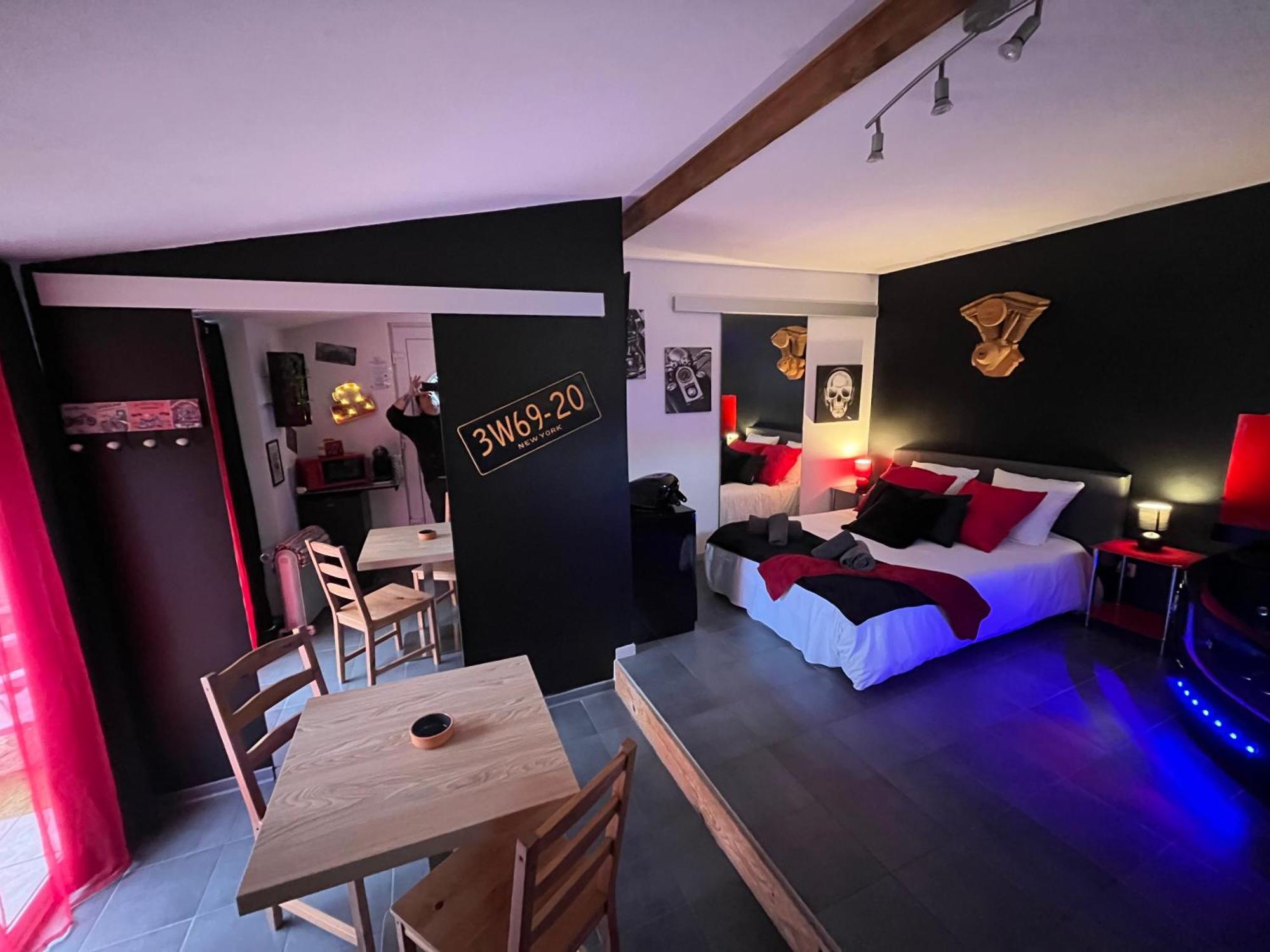 "Le Maloya" Chalets Independants -Chambre Balneo - Relais Motards Lacaune Ngoại thất bức ảnh