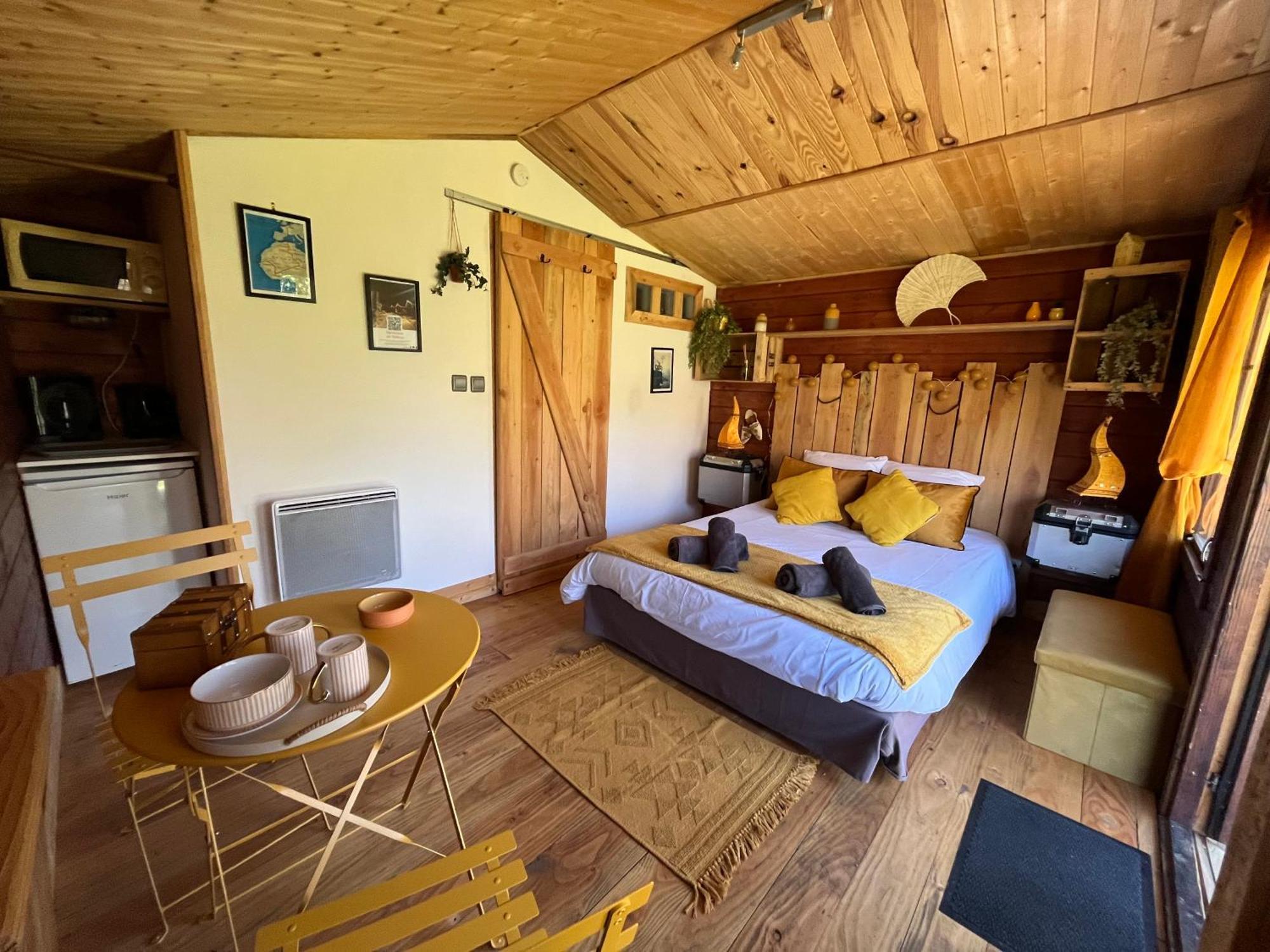 "Le Maloya" Chalets Independants -Chambre Balneo - Relais Motards Lacaune Ngoại thất bức ảnh
