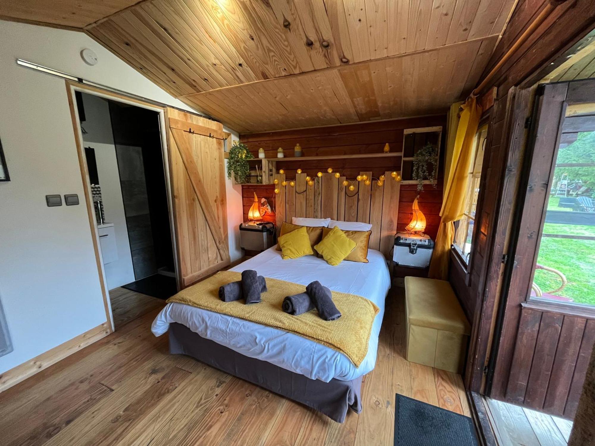 "Le Maloya" Chalets Independants -Chambre Balneo - Relais Motards Lacaune Ngoại thất bức ảnh