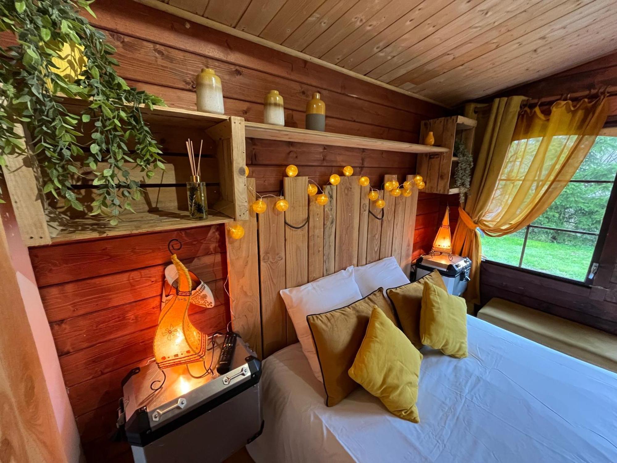 "Le Maloya" Chalets Independants -Chambre Balneo - Relais Motards Lacaune Ngoại thất bức ảnh