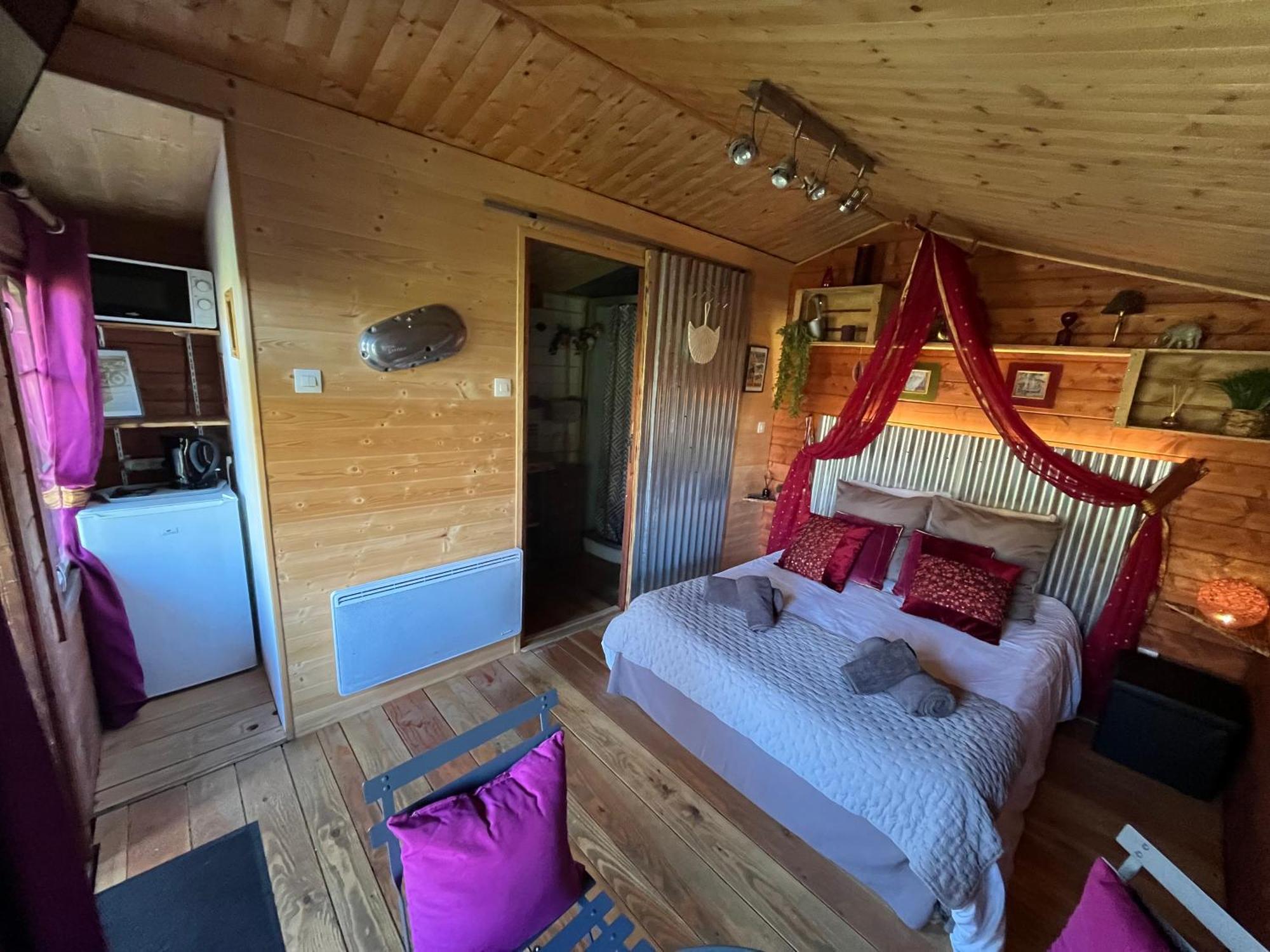 "Le Maloya" Chalets Independants -Chambre Balneo - Relais Motards Lacaune Ngoại thất bức ảnh