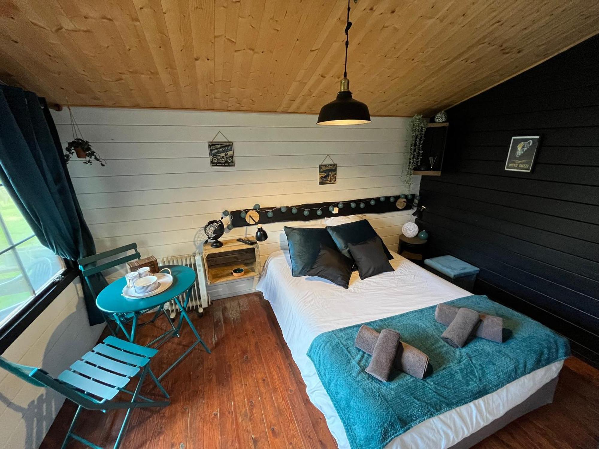 "Le Maloya" Chalets Independants -Chambre Balneo - Relais Motards Lacaune Ngoại thất bức ảnh