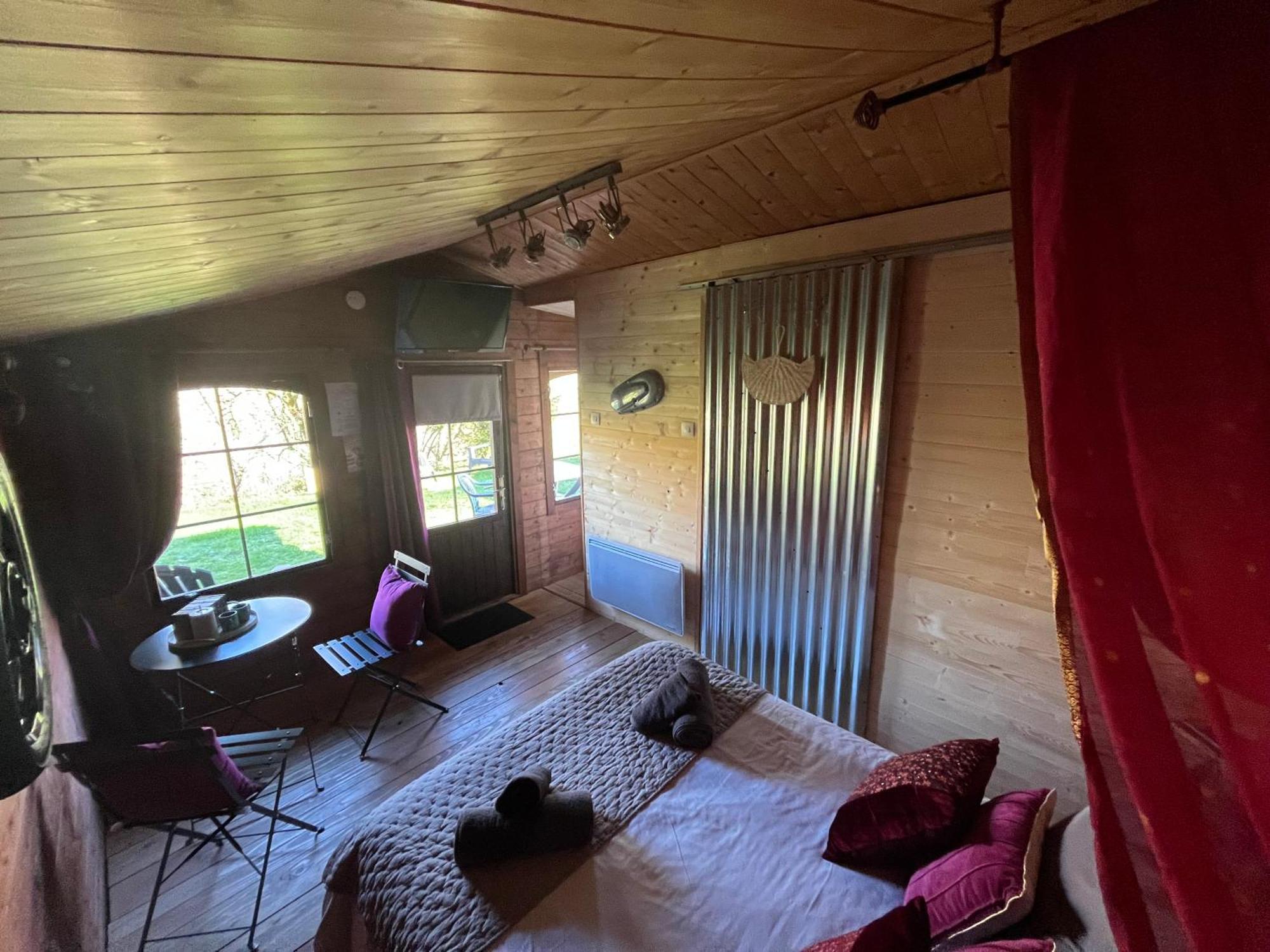 "Le Maloya" Chalets Independants -Chambre Balneo - Relais Motards Lacaune Ngoại thất bức ảnh